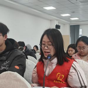 大学生座谈会