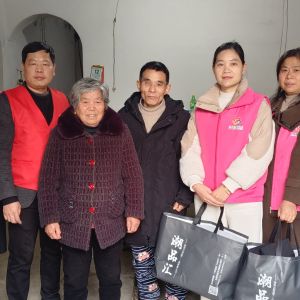 潮品汇捐赠衣物