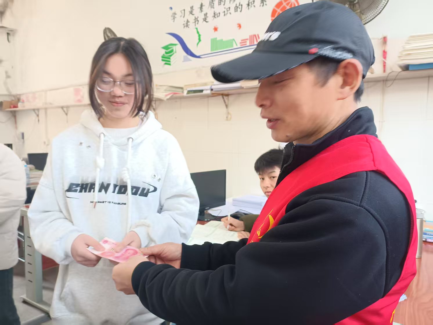 陈忆欣1.jpg
