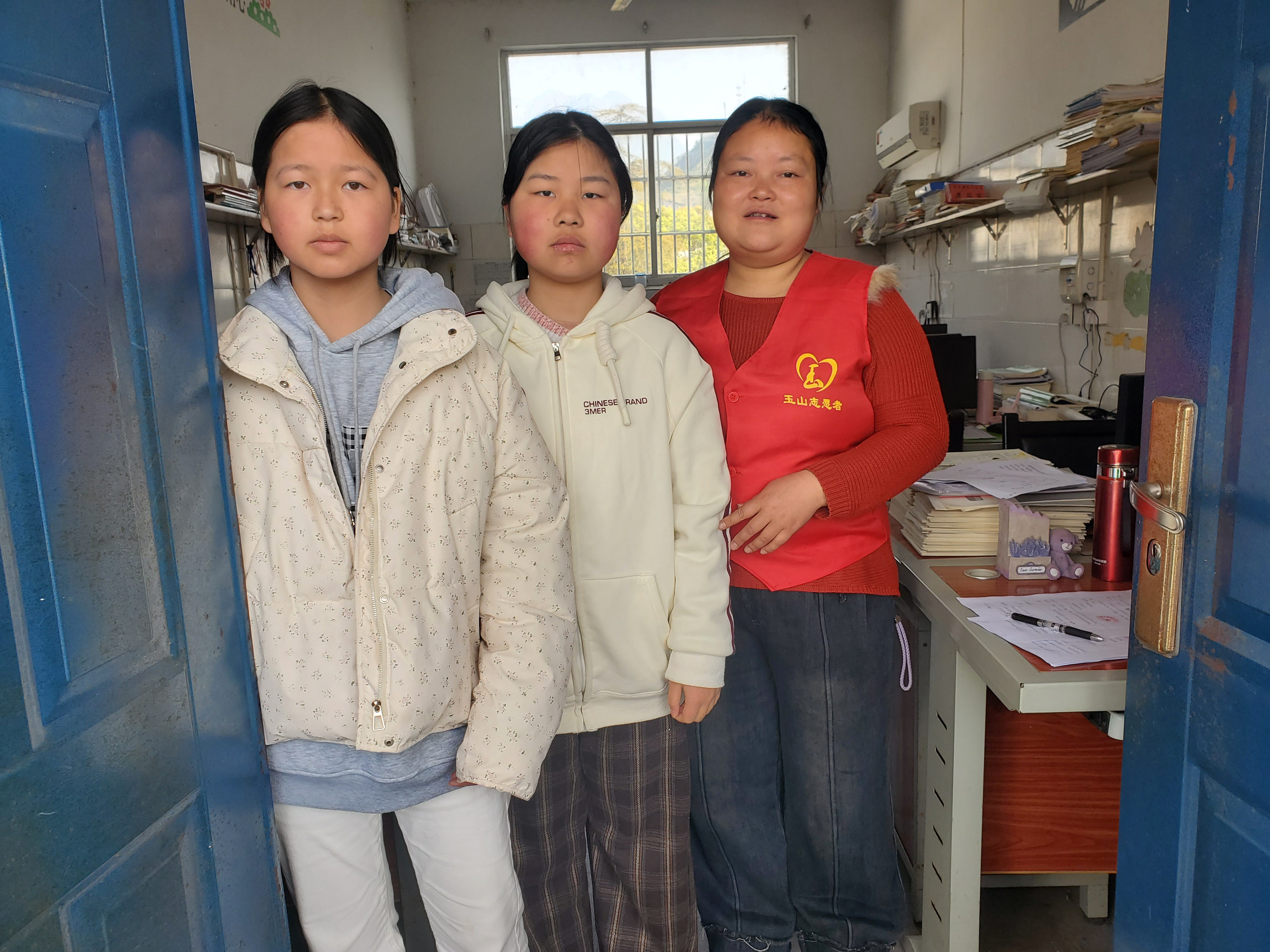 左边王佳琪右边王欣怡1.jpg